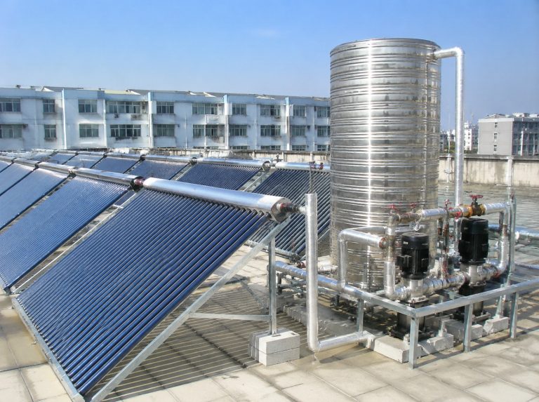微山县商用大容量真空管太阳能热水系统